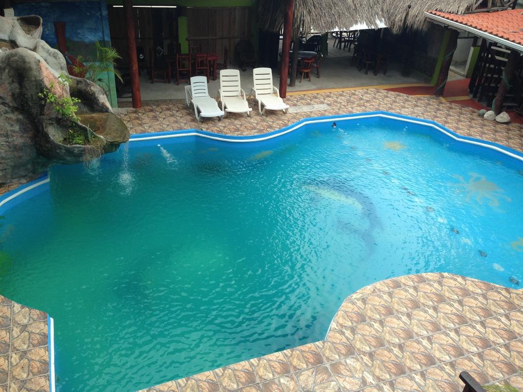 La Delphina Bed And Breakfast Bar And Grill La Ceiba Dış mekan fotoğraf