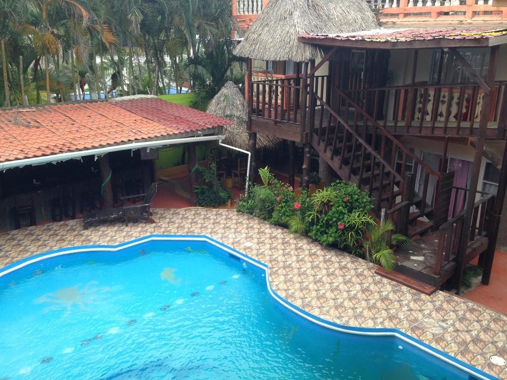 La Delphina Bed And Breakfast Bar And Grill La Ceiba Dış mekan fotoğraf