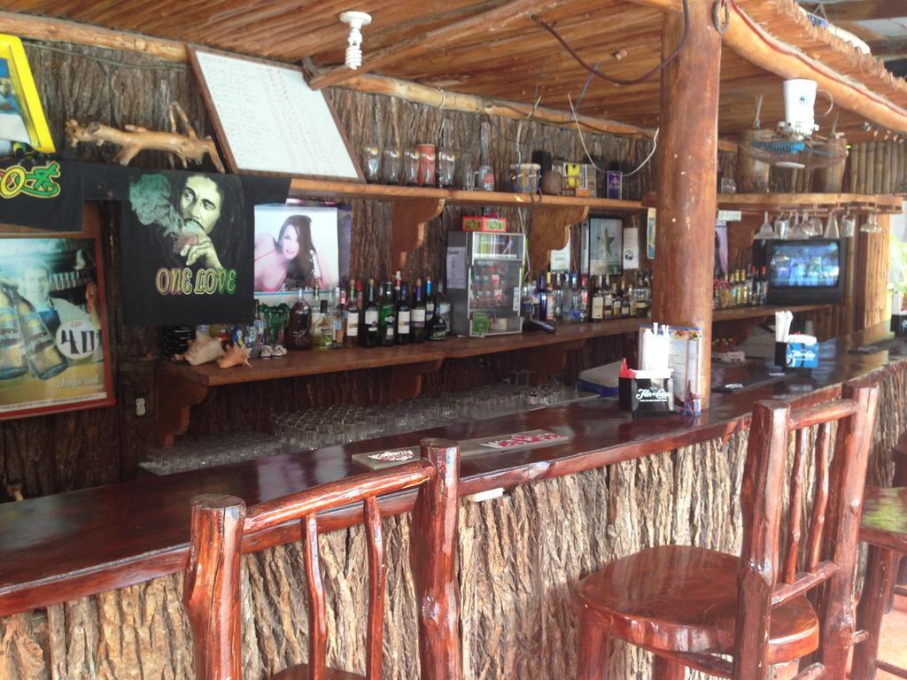 La Delphina Bed And Breakfast Bar And Grill La Ceiba Dış mekan fotoğraf