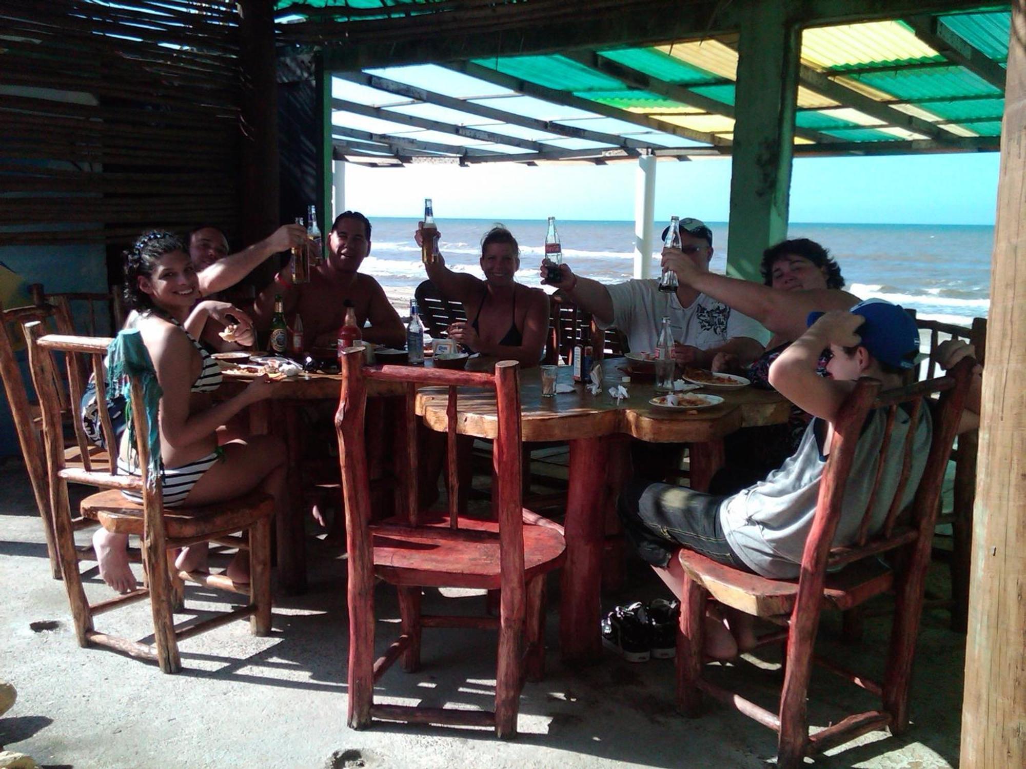 La Delphina Bed And Breakfast Bar And Grill La Ceiba Dış mekan fotoğraf