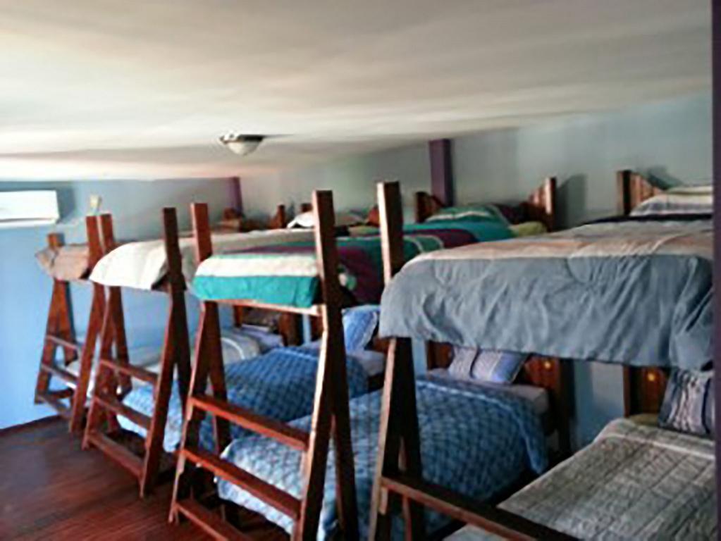 La Delphina Bed And Breakfast Bar And Grill La Ceiba Dış mekan fotoğraf