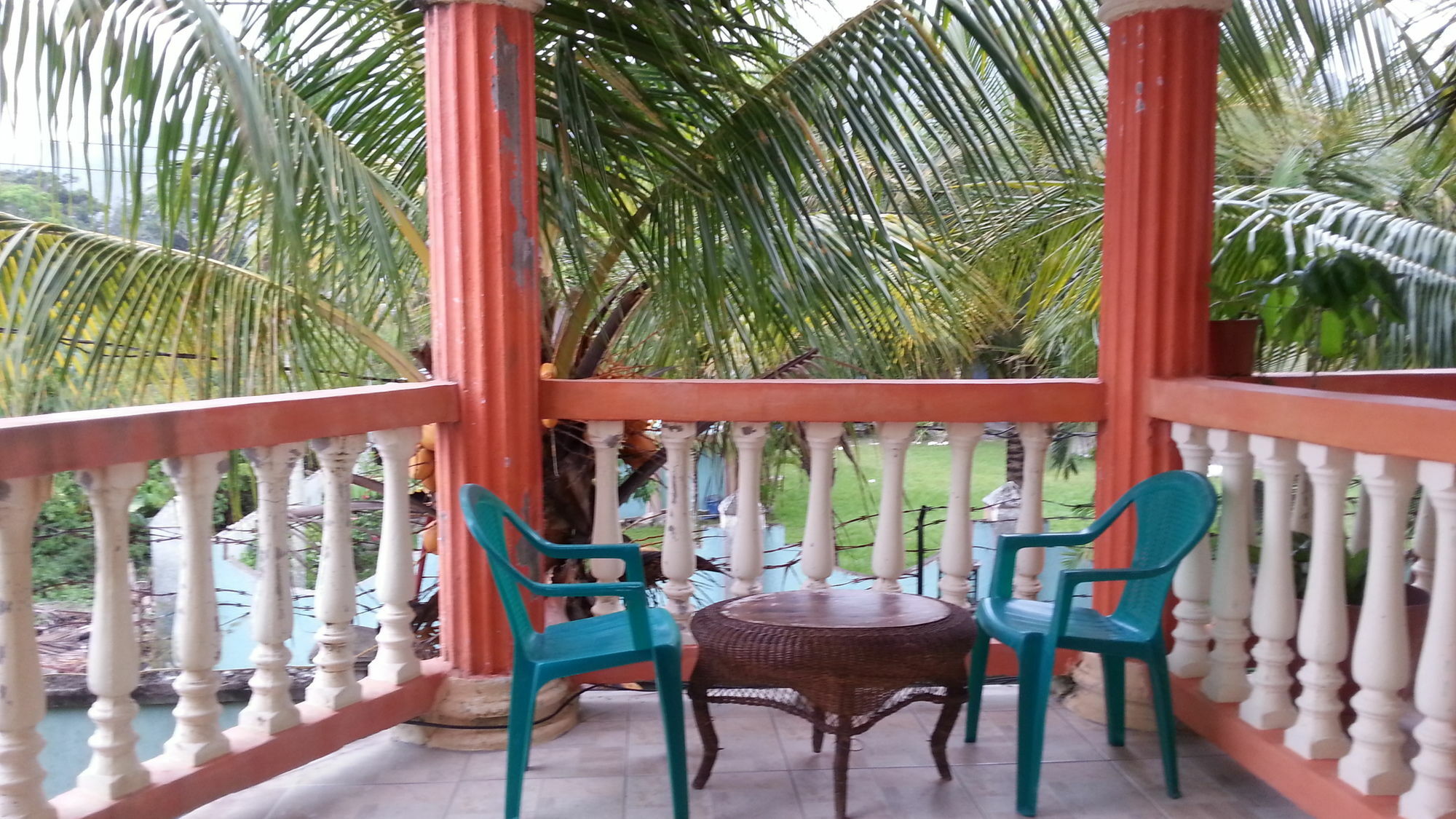 La Delphina Bed And Breakfast Bar And Grill La Ceiba Dış mekan fotoğraf